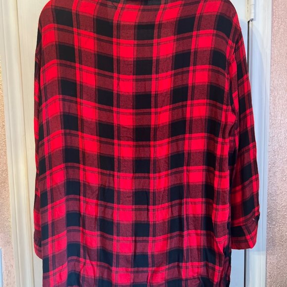 Red & Black Plaid Button-Up Tunic Blouse By Umgee M Frayed Hem 100% Rayon Made I - Picture 5 of 6